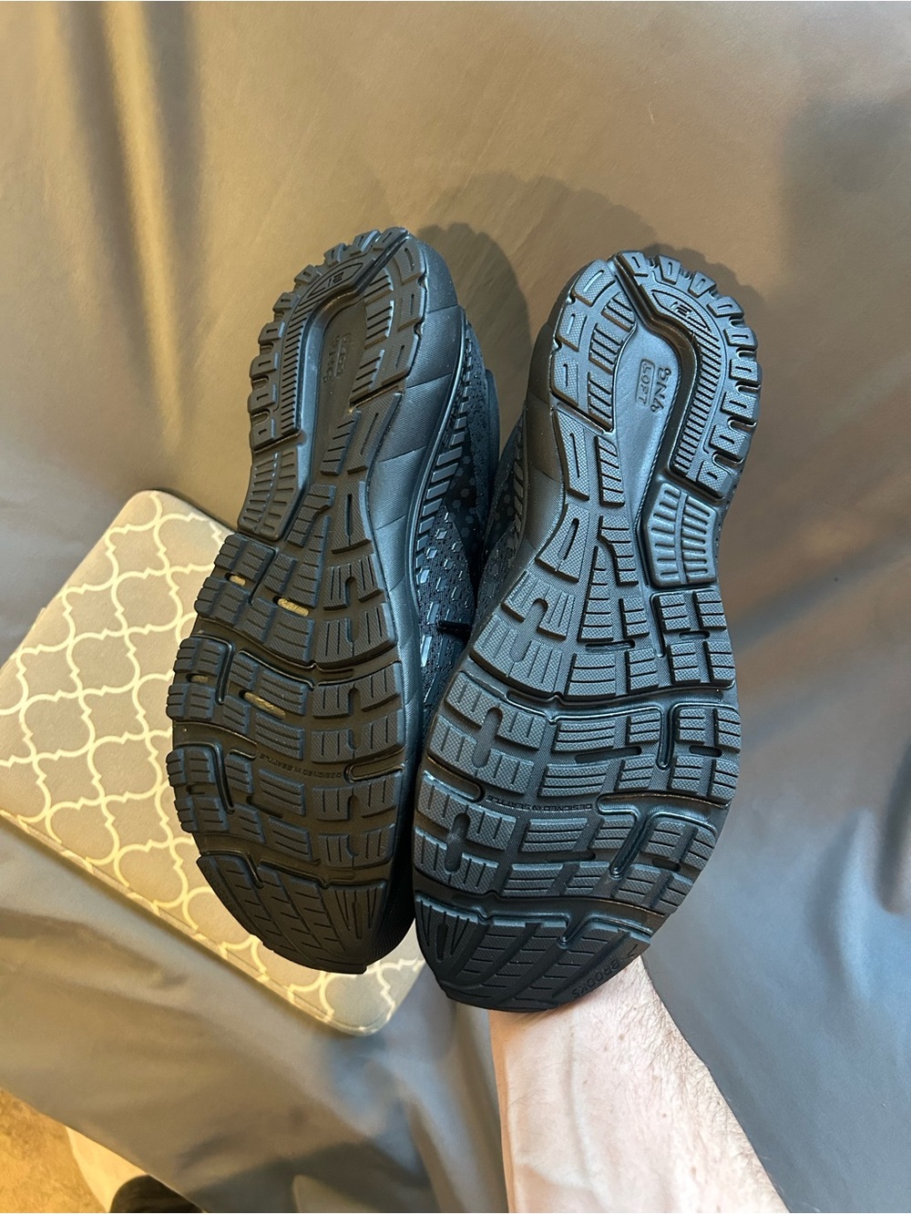 Brooks Black Mesh Lace-Up Running Sneakers (BRAND NEW / NEVER WORN) - Picture 12 of 16